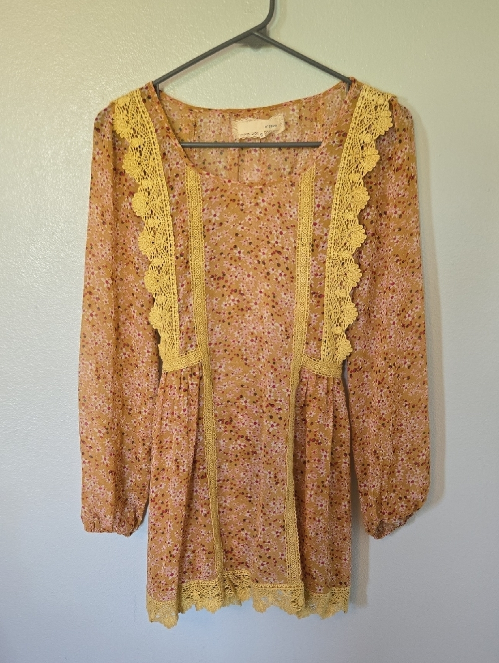 A'reve Anthropologie | Gold Floral Lace Trim Tunic Long Sleeve Size Small